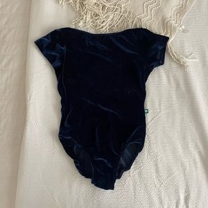 stunning dark blue lucky leo 🫐